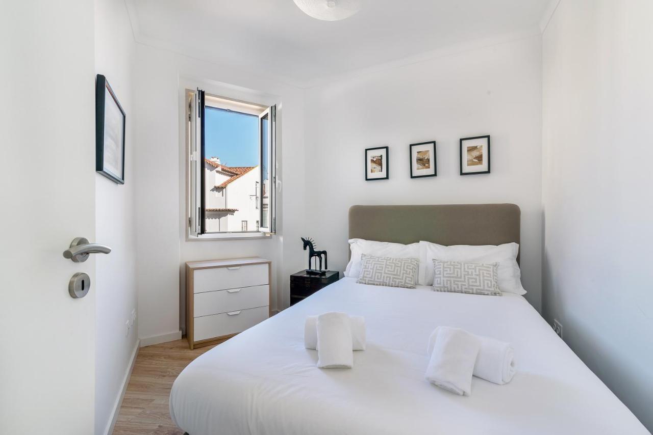 Joivy Cosy 1-bed Flat With Seaview In Alfama * Lissabon